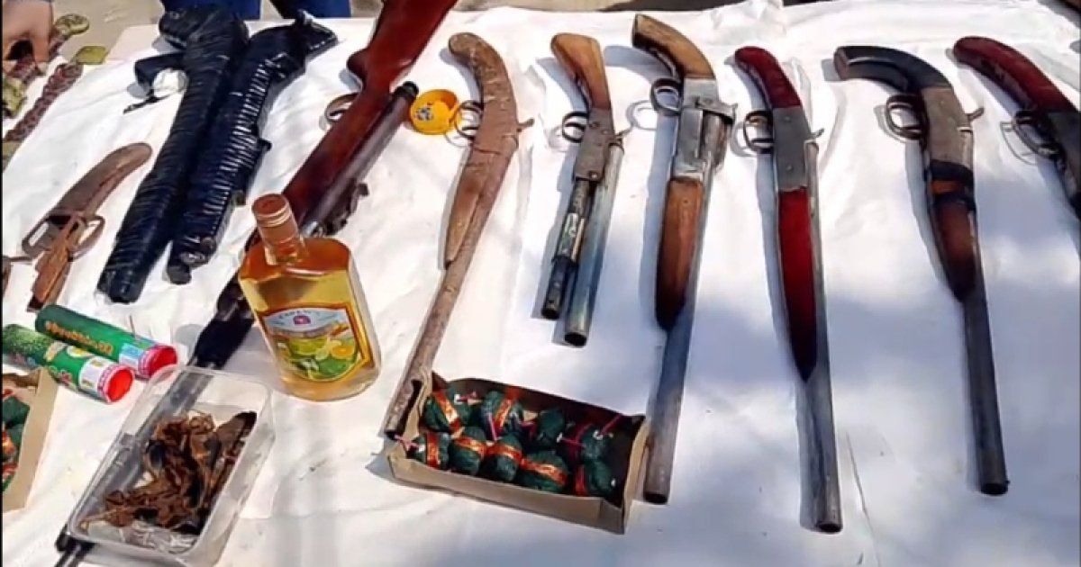 রাউজানে বসতঘর থেকে বিপুল পরিমাণ আগ্নেয়াস্ত্র উদ্ধার