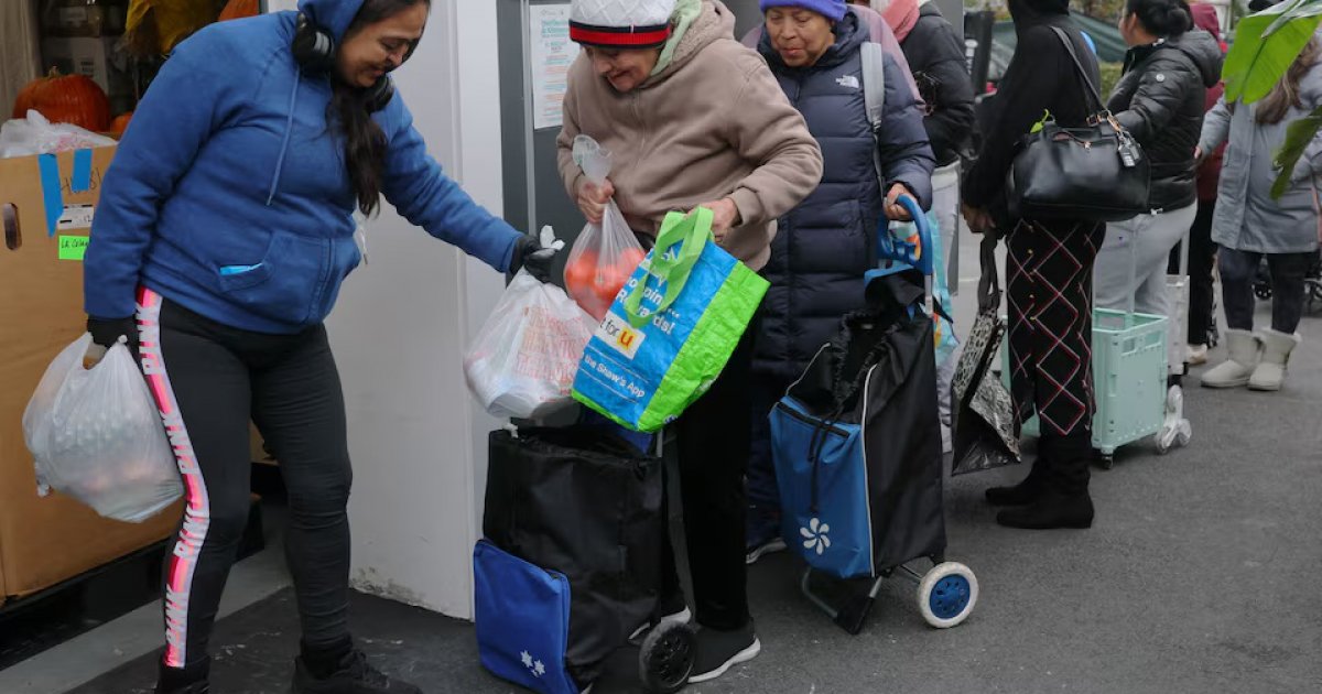 যুক্তরাষ্ট্রে শাটডাউনের মধ্যেও খাদ্য সহায়তা দিতে আদালতের নির্দেশ