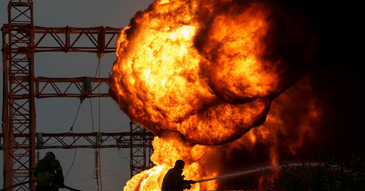 ইউক্রেনে রুশ বিমান হামলায় বিদ্যুৎহীন হাজারো মানুষ