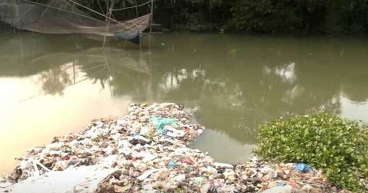 ১৪ পৌরসভার ১৩টিতেই নেই ব্যবস্থাপনা, নদী-পুকুরে আবর্জনার স্তূপ
