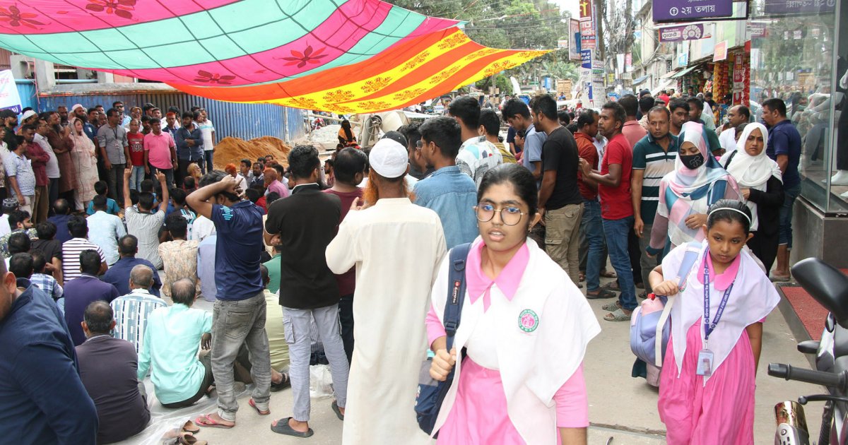 ৪৪৪ শ্রমিক চাকরিচ্যুত, অচলাবস্থা কাটেনি অপসো স্যালাইন কারখানায়