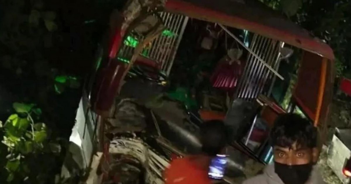 চট্টগ্রামে যাত্রীবাহী বাস খাদে পড়ে নিহত ৫, আহত ১৫