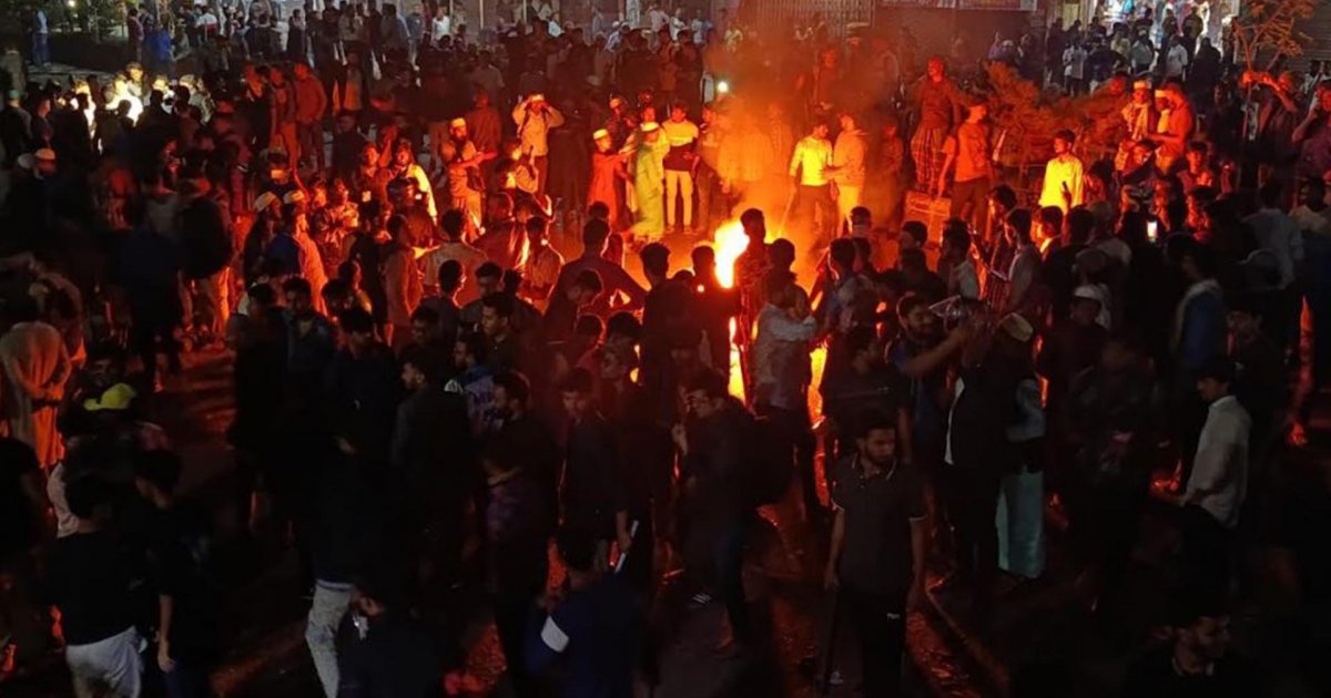 বরিশালে শিক্ষার্থীদের সঙ্গে পরিবহনশ্রমিকদের সংঘর্ষ, আহত অর্ধশতাধিক