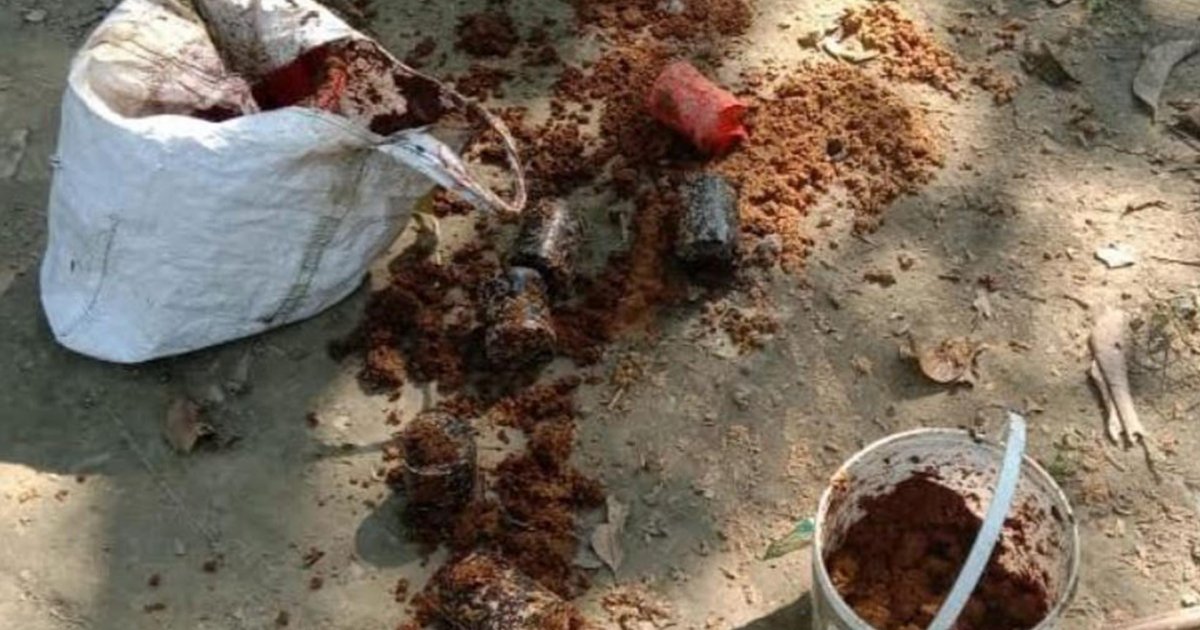 শার্শায় কবরস্থান থেকে অবিস্ফোরিত ৬টি ককটেল উদ্ধার