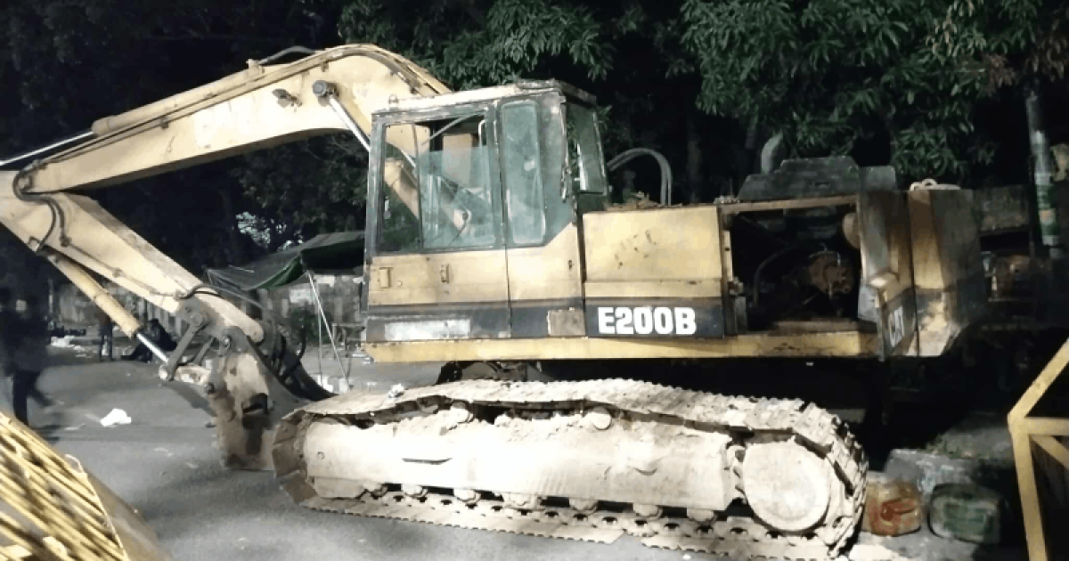 ধানমন্ডি ৩২-এ আনা দুই বুলডোজার অকেজো করে দিলো সেনাবাহিনী