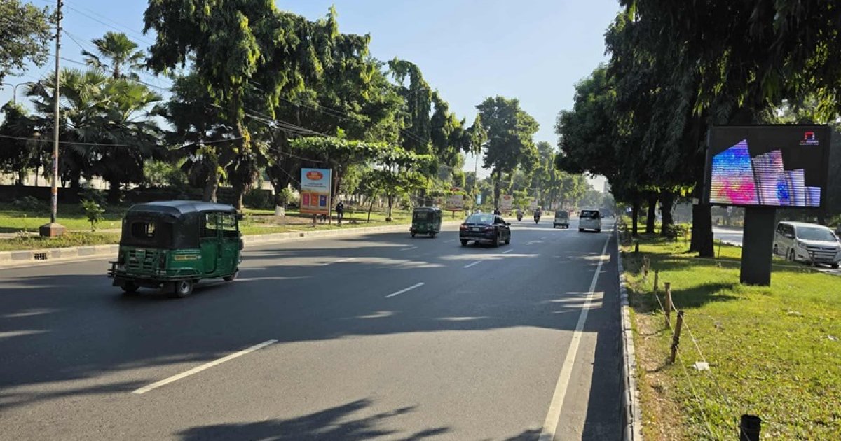 রাজধানীতে গণপরিবহন চলাচল সীমিত, যাত্রীও কম