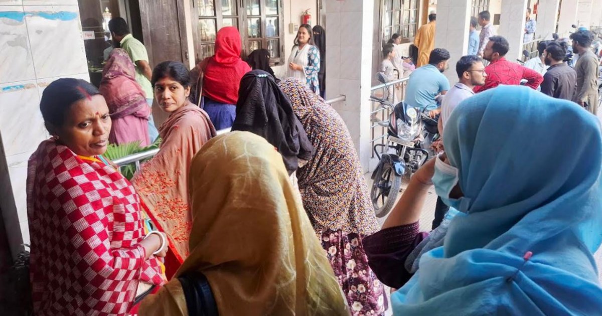 ময়মনসিংহে টাইফয়েড টিকা কর্মসূচির কর্মীদের মজুরি কম দেওয়ার অভিযোগ