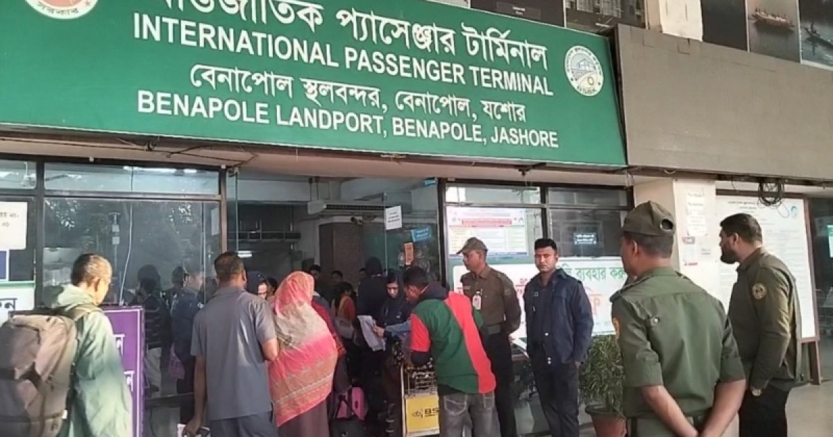 বেনাপোল বন্দর থেকে তুলে নেওয়া হলো এপিবিএন পুলিশ