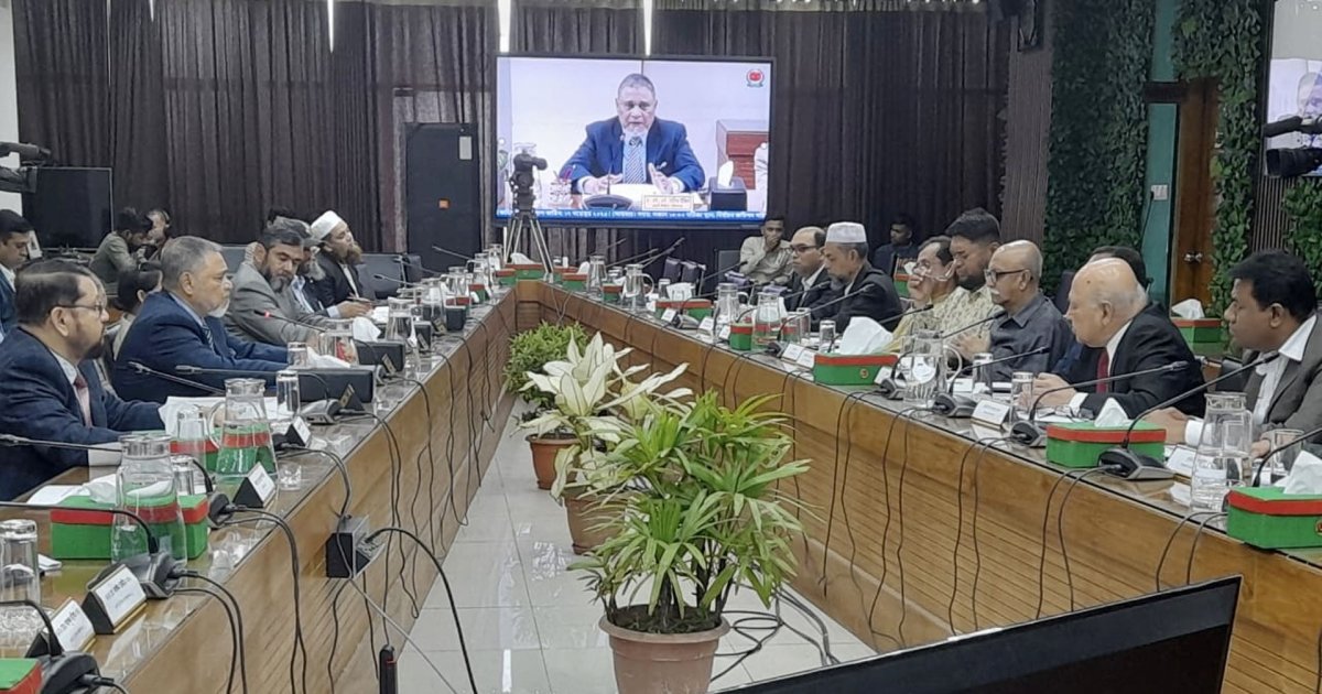 আচরণবিধি মানতে ইসির ক্ষমতা প্রয়োগ নিশ্চিত করা জরুরি: সংলাপে রাজনৈতিক নেতারা