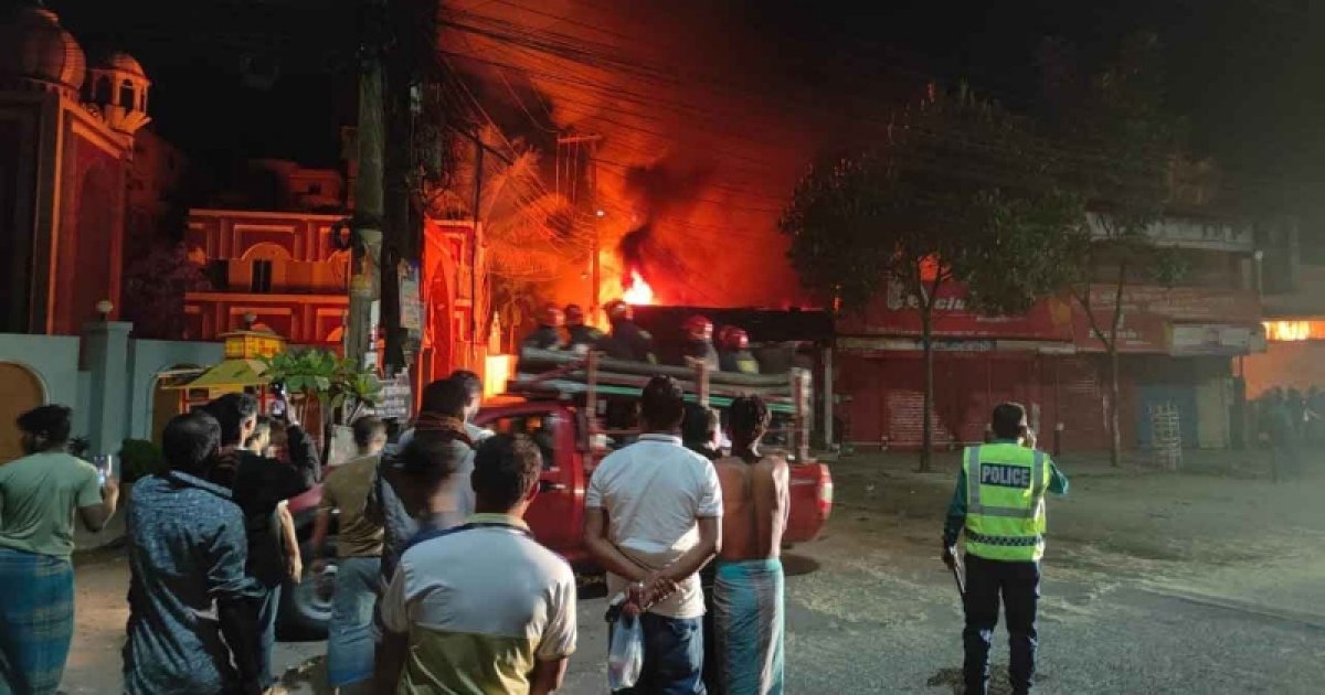 সিলেটে একসঙ্গে পুড়লো ৯ গাড়ি