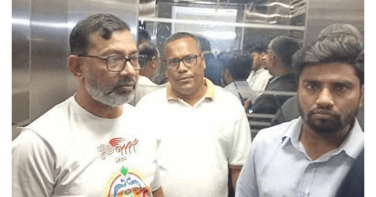 শেখ হাসিনার রায়ের বিরুদ্ধে পোস্ট দেওয়ায় ঢাবির ডেপুটি রেজিস্ট্রার আটক