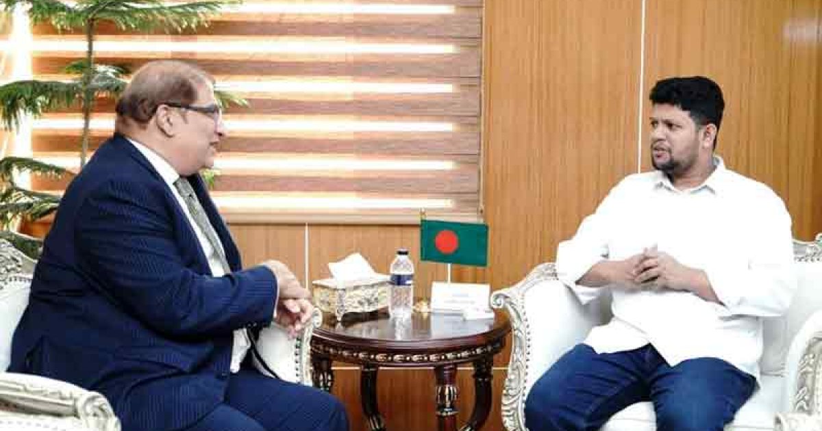তথ্য উপদেষ্টার সঙ্গে পাকিস্তানের হাইকমিশনারের সাক্ষাৎ
