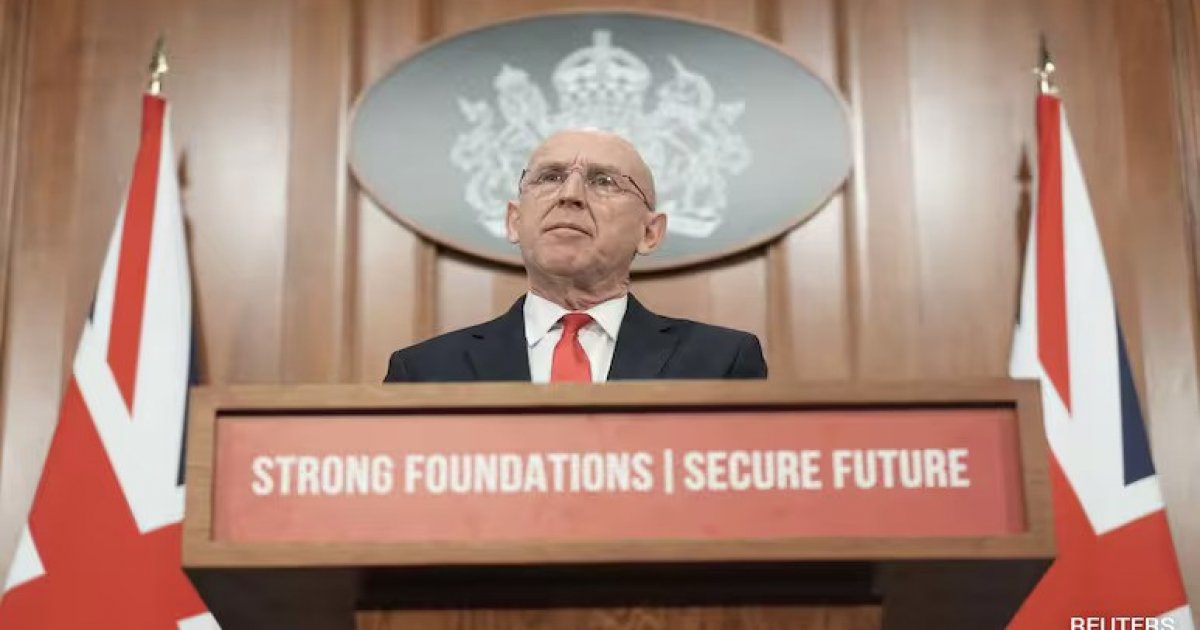 রুশ জাহাজ হুমকি হয়ে উঠলে সামরিক বিকল্প প্রস্তুত: যুক্তরাজ্য