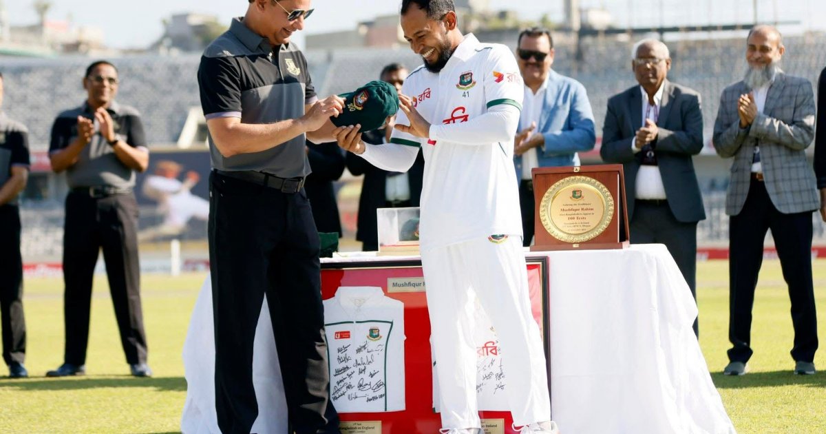 শততম টেস্টে মিরপুরে মুশফিককে বিশেষ সম্মাননা