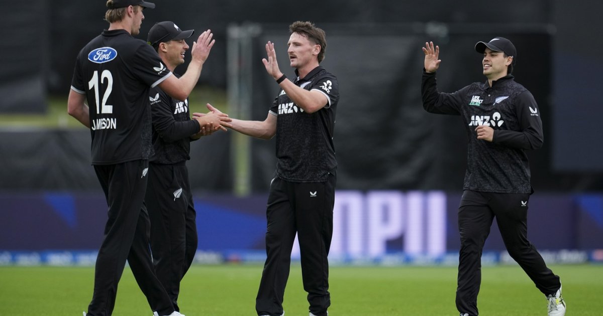 হোপের ১০৯ রান ছাপিয়ে কিউইদের জয়ের নায়ক কনওয়ে-স্যান্টনার