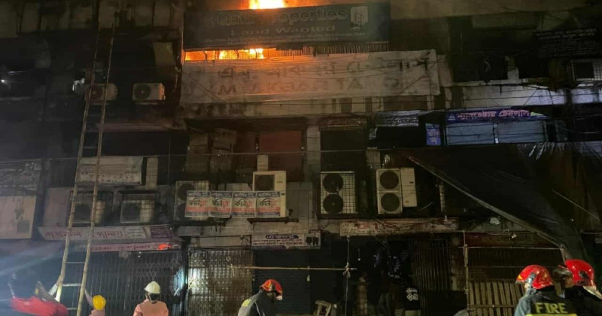 মধ্যরাতে গুলিস্তানে ভবনে আগুন