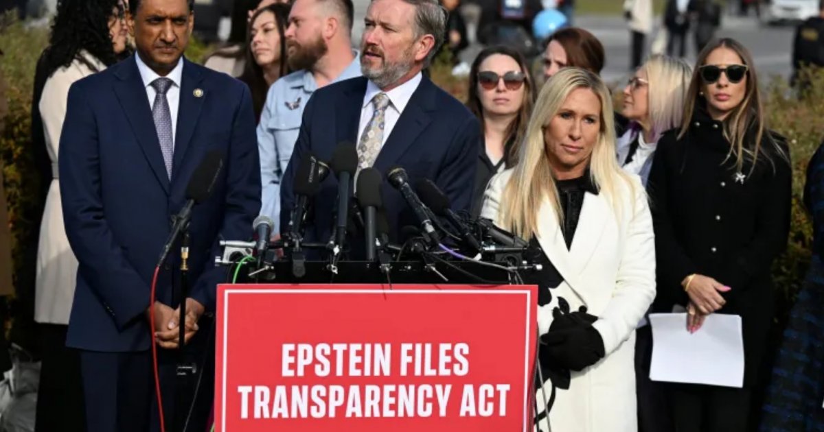 যৌন নিপীড়ক এপস্টিন ফাইল প্রকাশে কংগ্রেসের অনুমোদন, বিল যাচ্ছে ট্রাম্পের টেবিলে