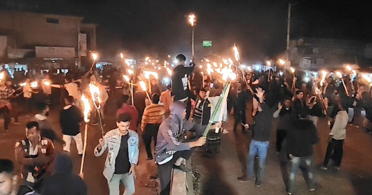 কুষ্টিয়া-৩ আসনে বিএনপি প্রার্থী পাল্টানোর দাবিতে মশাল মিছিল