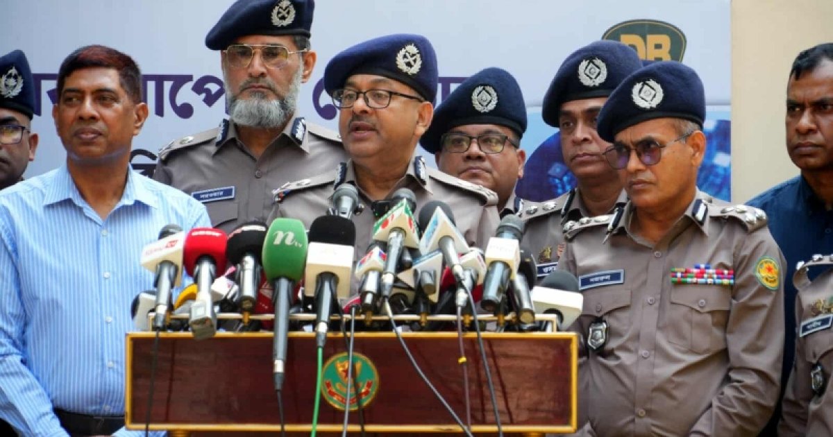 পুলিশের ওপর হামলা চললে নিজেদের ঘরবাড়ি নিজেরাই পাহারা দিতে হবে: ডিএমপি কমিশনার