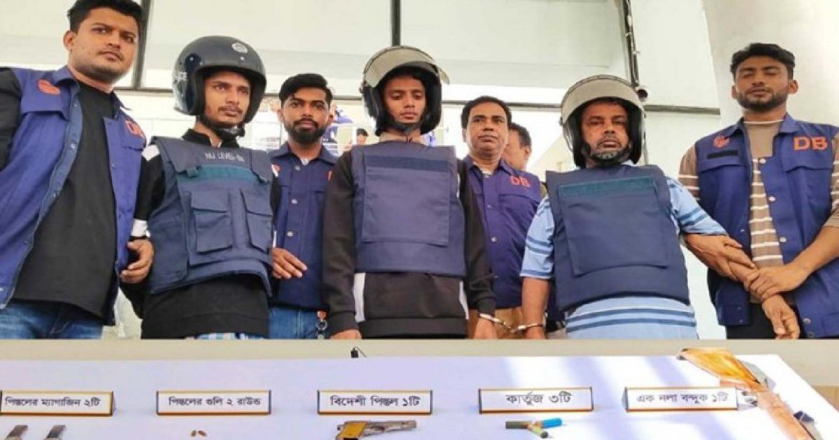 চট্টগ্রামের রাউজানে দেশি-বিদেশি আগ্নেয়াস্ত্রসহ গ্রেফতার ৩