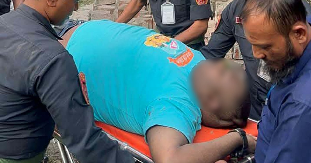 দুই ভবনের ফাঁক থেকে ইস্ট ওয়েস্ট শিক্ষার্থীর মরদেহ উদ্ধার