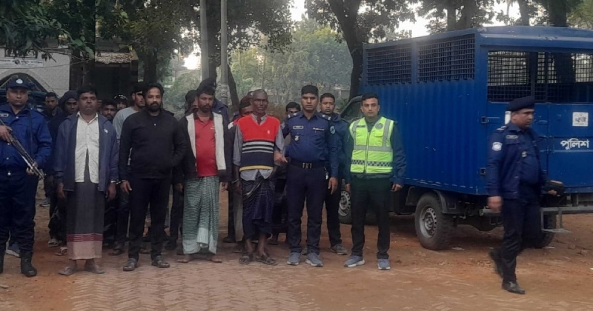 নওগাঁয় ‘অপারেশন ফার্স্ট লাইটে’ গ্রেফতার ২৩