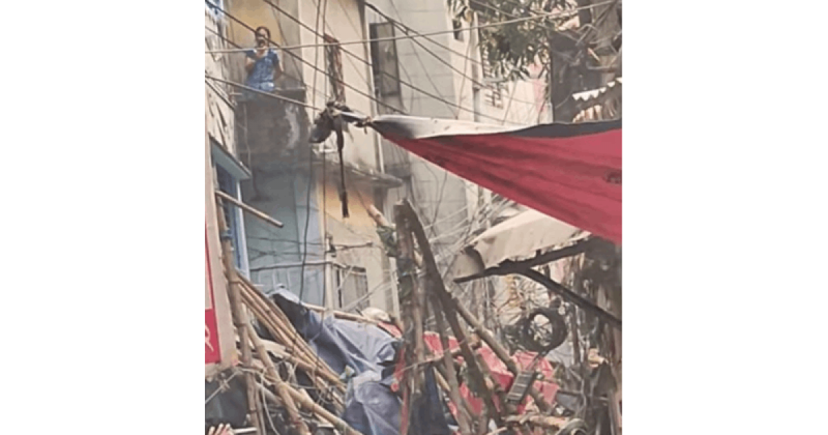 মাঝারি মাত্রায় ভূমিকম্পে আরমানিটোলায় ৬ তলা ভবন ধস