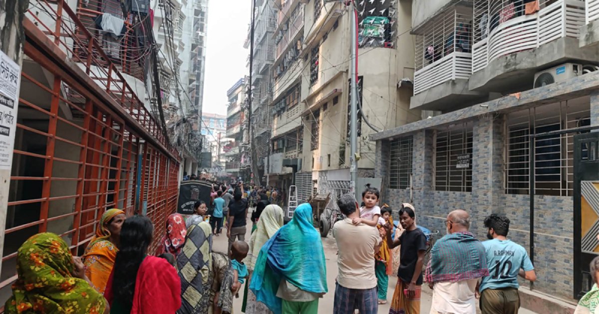 টং দোকান থেকে অট্টালিকা, ভূমিকম্প আতঙ্ক রাজধানীর সবখানে