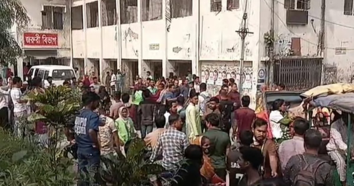 টঙ্গীতে ভূমিকম্পে পদদলিত হয়ে শতাধিক আহত, হেলে পড়েছে ভবন