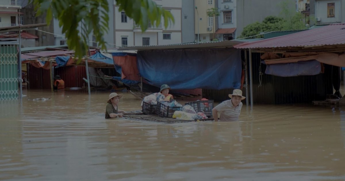 ভিয়েতনামের মধ্যাঞ্চলে বন্যা ও ভূমিধসে মৃতের সংখ্যা বেড়ে ৫৫
