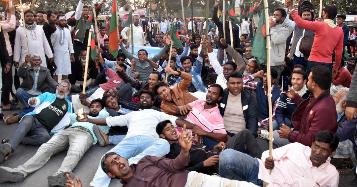 রাজশাহীর দুটি আসনে বিএনপির প্রার্থী পরিবর্তনের দাবিতে সড়ক অবরোধ-বিক্ষোভ