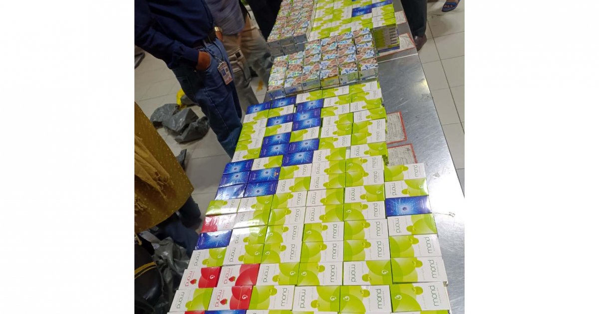 বিমানবন্দরে দুই যাত্রীর লাগেজ থেকে নিষিদ্ধ পণ্য জব্দ