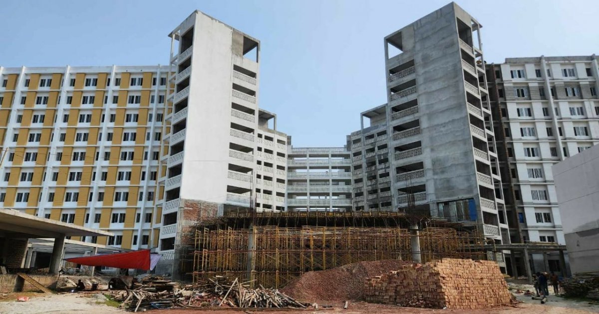 ভূমিকম্পে ক্ষতিগ্রস্ত রাবির শেরে বাংলা হল, শিক্ষার্থীদের নতুন হলে স্থানান্তরের সিদ্ধান্ত