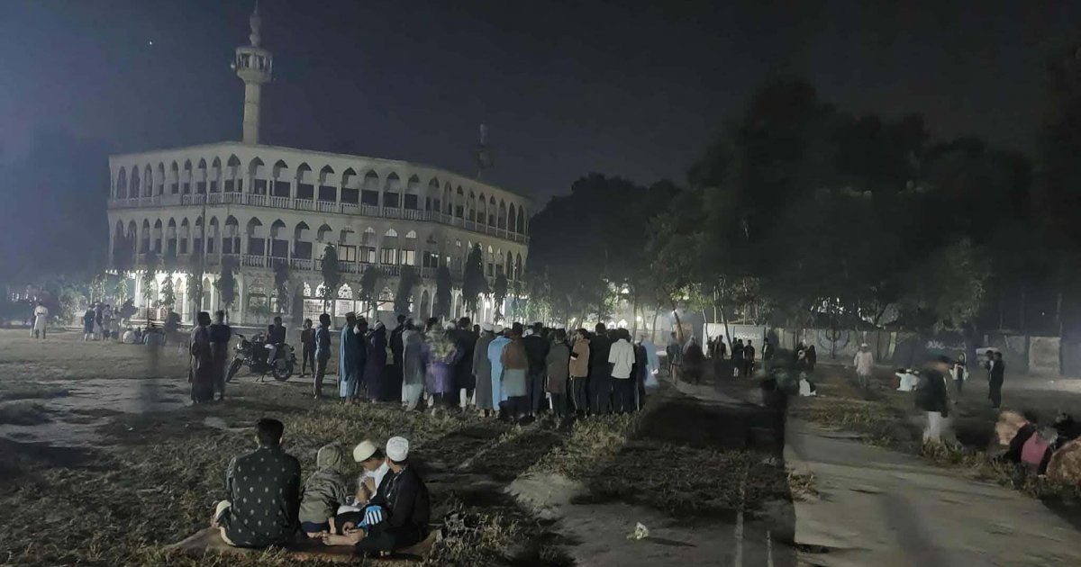 আতঙ্কে নরসিংদীতে সারারাত ঘরের বাইরে মানুষ