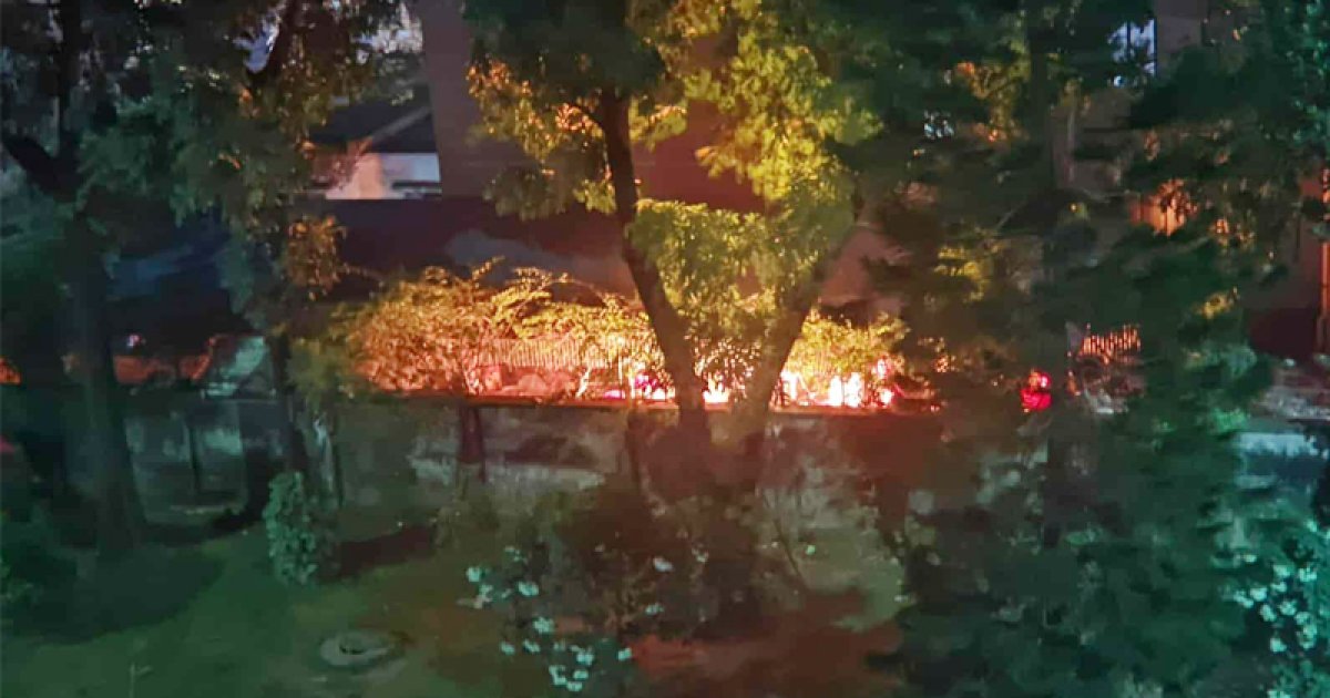 ঢাবির বিজয় একাত্তর হলসংলগ্ন দোকানে আগুন