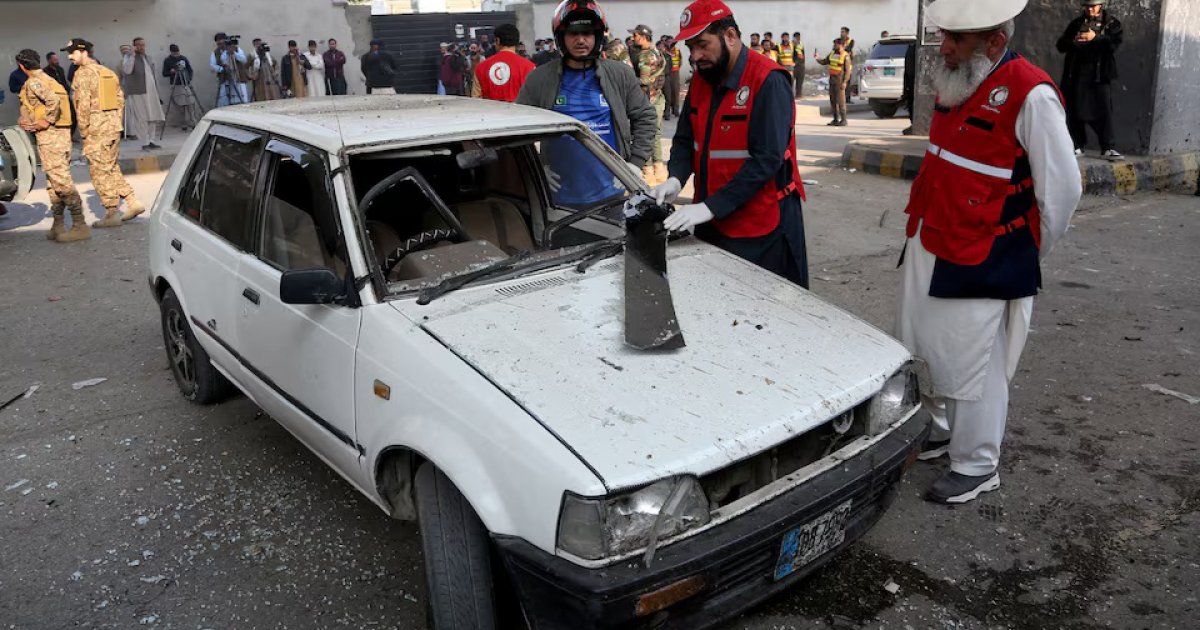 পাকিস্তানে আধাসামরিক বাহিনীর কার্যালয়ে আত্মঘাতী হামলা, নিহত ৩
