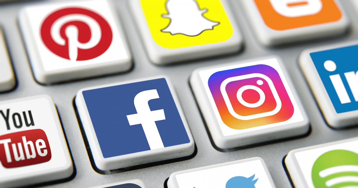 নারী ও কিশোরীদের অনলাইন নিরাপত্তায় সোশ্যাল মিডিয়াগুলোর পদক্ষেপ চায় অফকম