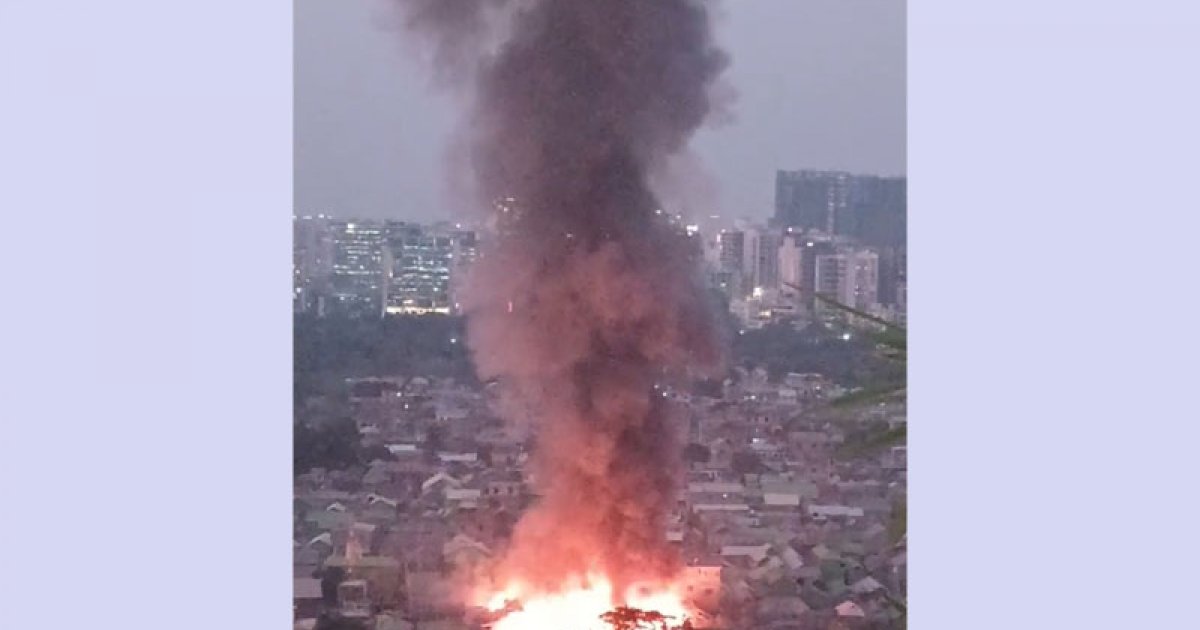 কড়াইল বস্তিতে আগুন
