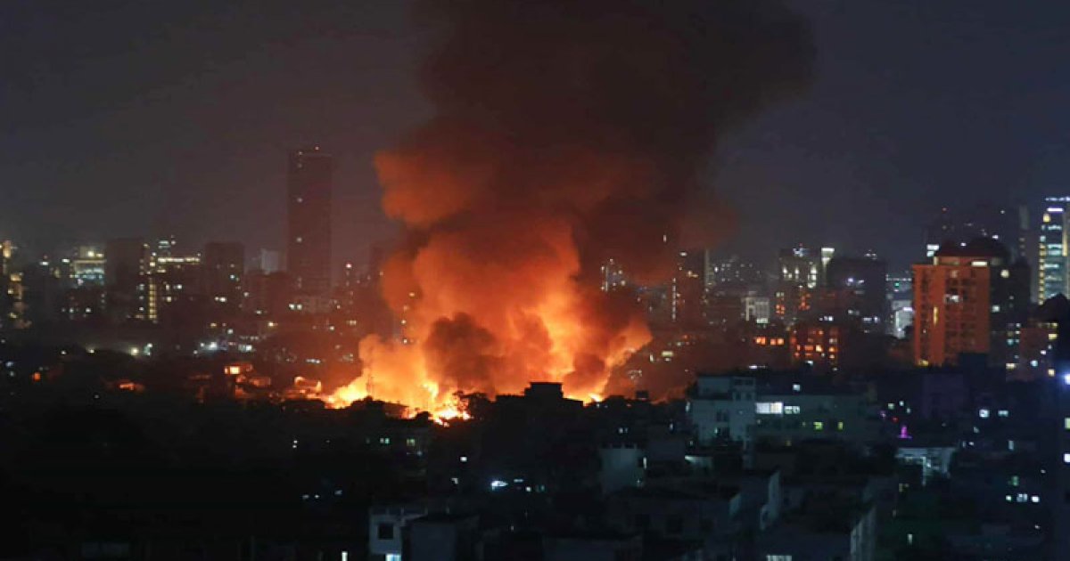 কড়াইল বস্তিতে আগুন: ১১ ইউনিট কাজ করছে, ৫ ইউনিট পথে