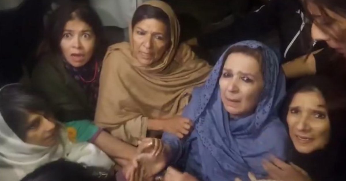 ইমরান খানের বোনের ওপর পুলিশি হামলা, পাঞ্জাব আইজির কাছে অভিযোগ