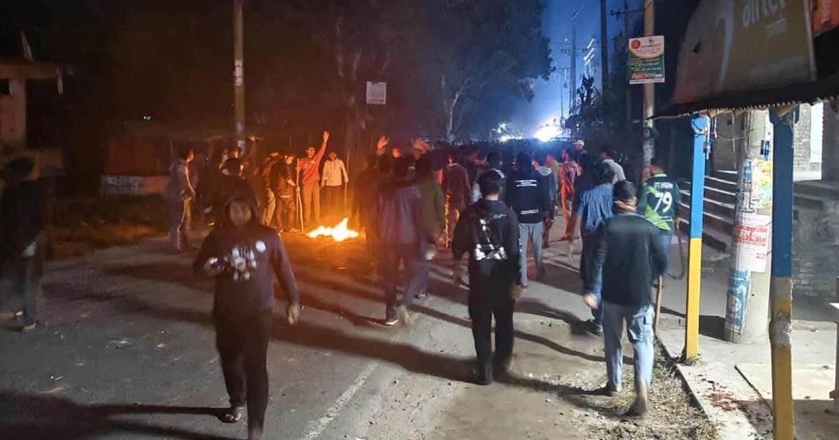 যশোরে শিক্ষার্থীদের সঙ্গে স্থানীয়দের সংঘর্ষে থমথমে পরিস্থিতি, দোকানি গ্রেফতার