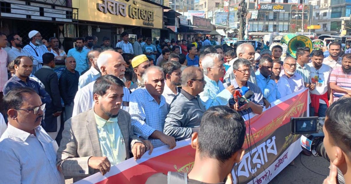 চট্টগ্রাম বন্দরের প্রবেশপথে স্কপের অবরোধ 