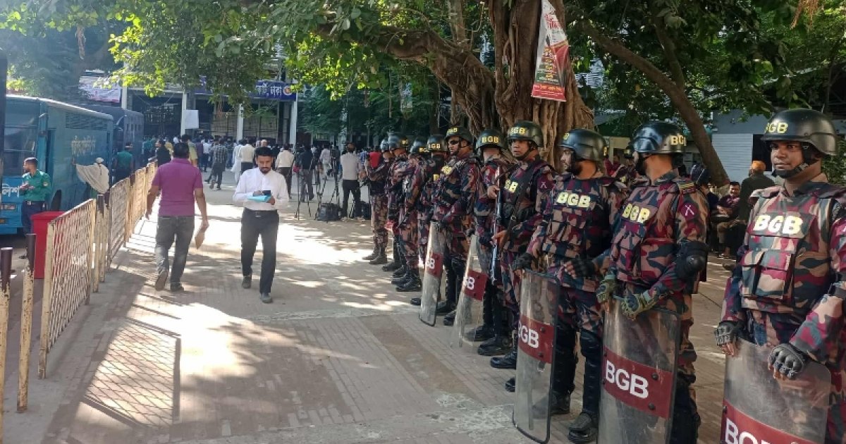 শেখ হাসিনার বিরুদ্ধে রায়কে ঘিরে আদালতে নিরাপত্তা জোরদার
