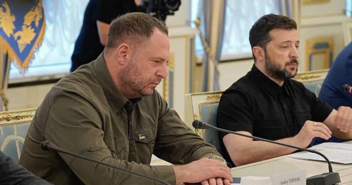 জেলেনস্কির চিফ অব স্টাফের বাসায় দুর্নীতি দমন সংস্থার অভিযান