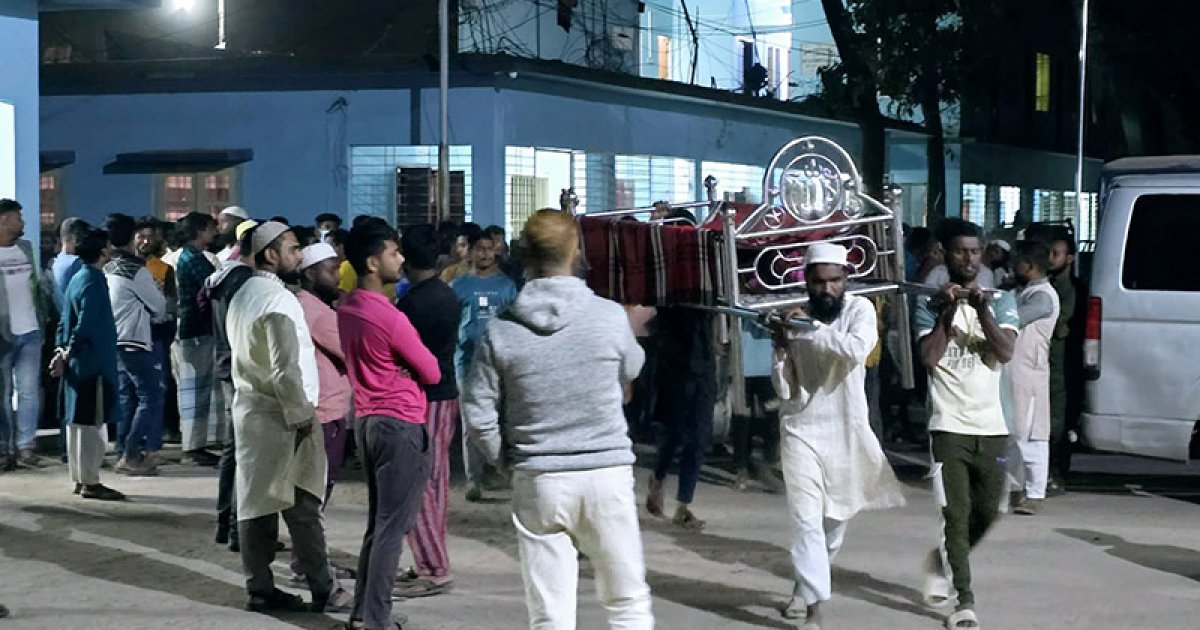 গুলিতে নিহত সাদ্দামের লাশ নিয়ে থানায় এলাকাবাসী