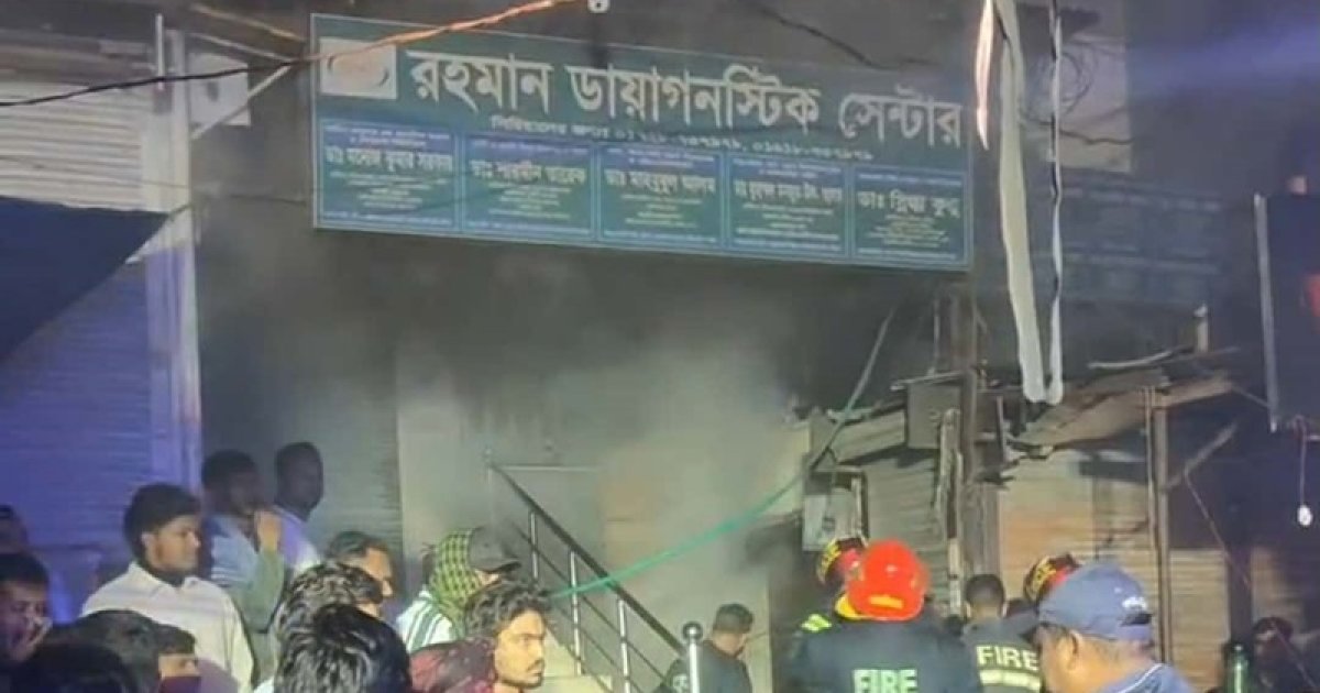 সাভারে বহুতল ভবনের আন্ডারগ্রাউন্ডে আগুন, পুড়লো কাপড়ের দোকান
