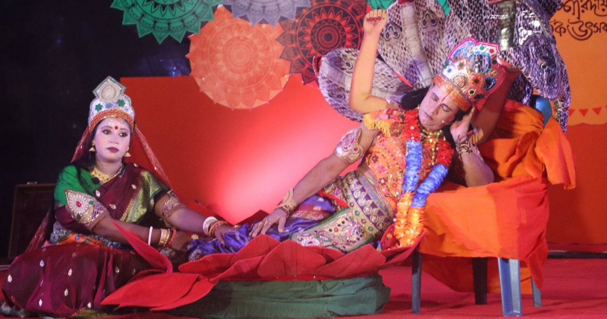 মাসজুড়ে রাজধানীর বুকে ‘যাত্রাপালা’