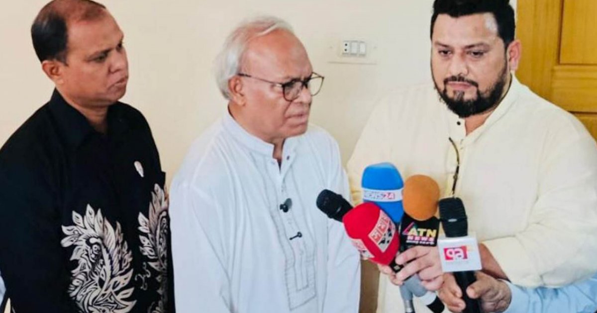 খালেদা জিয়াকে দেখতে হাসপাতালে ভিড় না করে দোয়ার আহ্বান রিজভীর