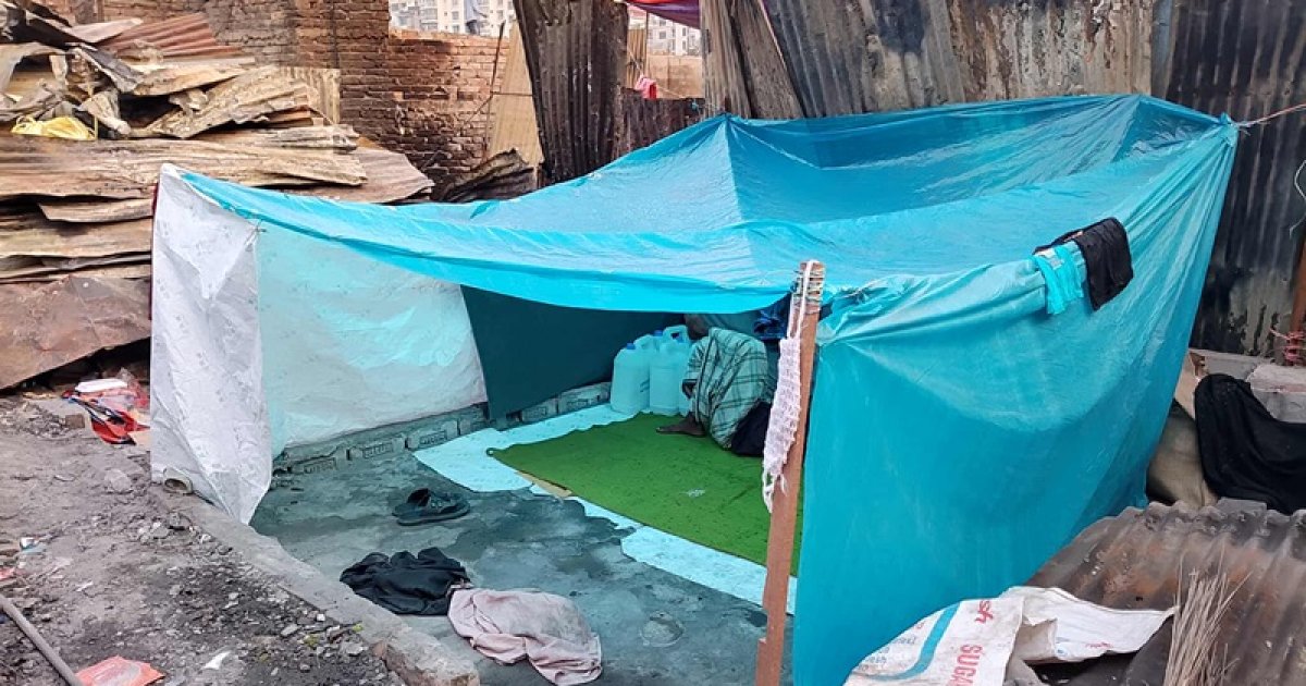 এখনও খোলা আকাশের নিচে কড়াইলবাসী, সরকারি সহায়তার অপেক্ষা