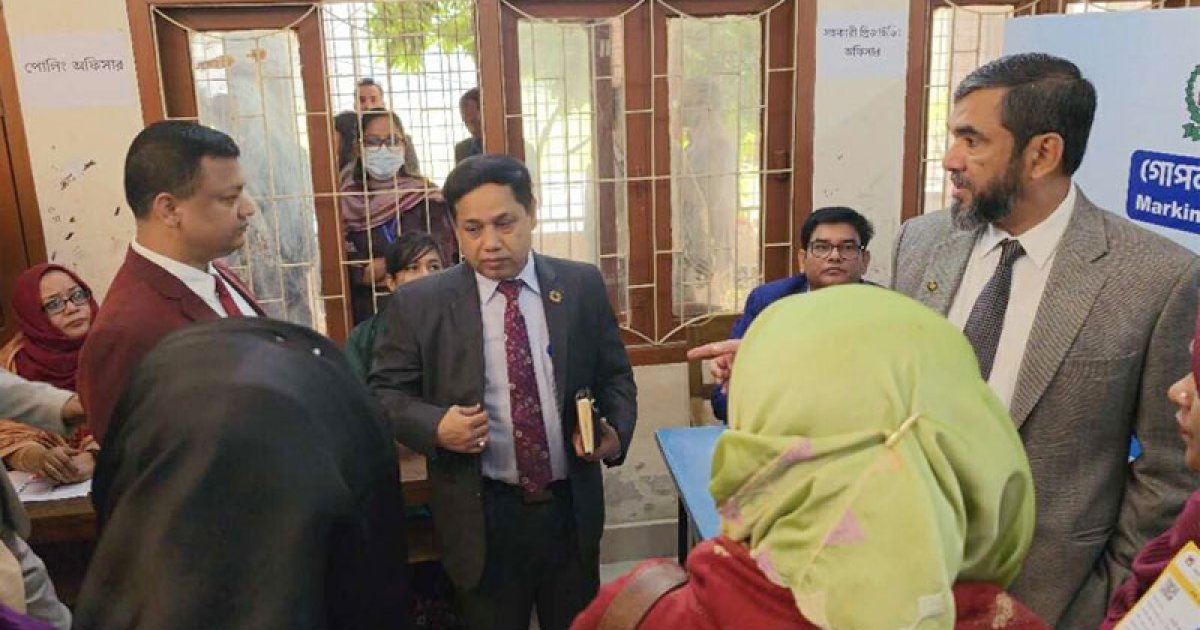 মক ভোটিংয়ে বিশৃঙ্খল পরিবেশ, ক্ষুব্ধ ইসি কর্মকর্তার নির্দেশে পুনরায় ভোটগ্রহণ